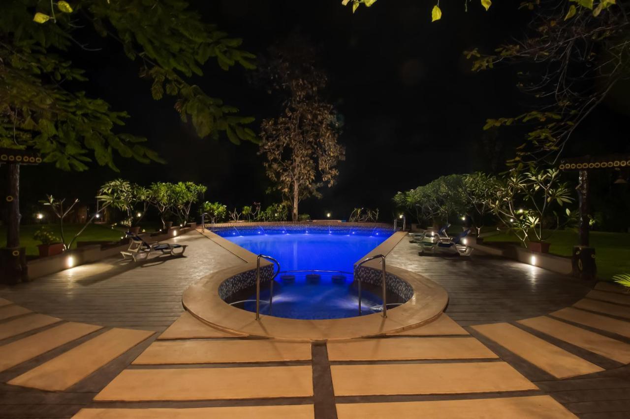 Club Mahindra Netrang Hotel Exterior foto