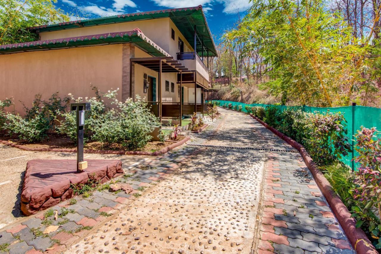 Club Mahindra Netrang Hotel Exterior foto