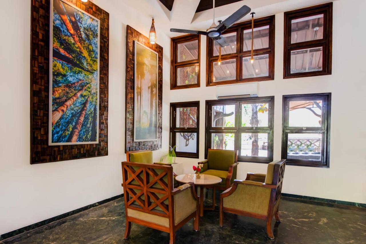 Club Mahindra Netrang Hotel Exterior foto