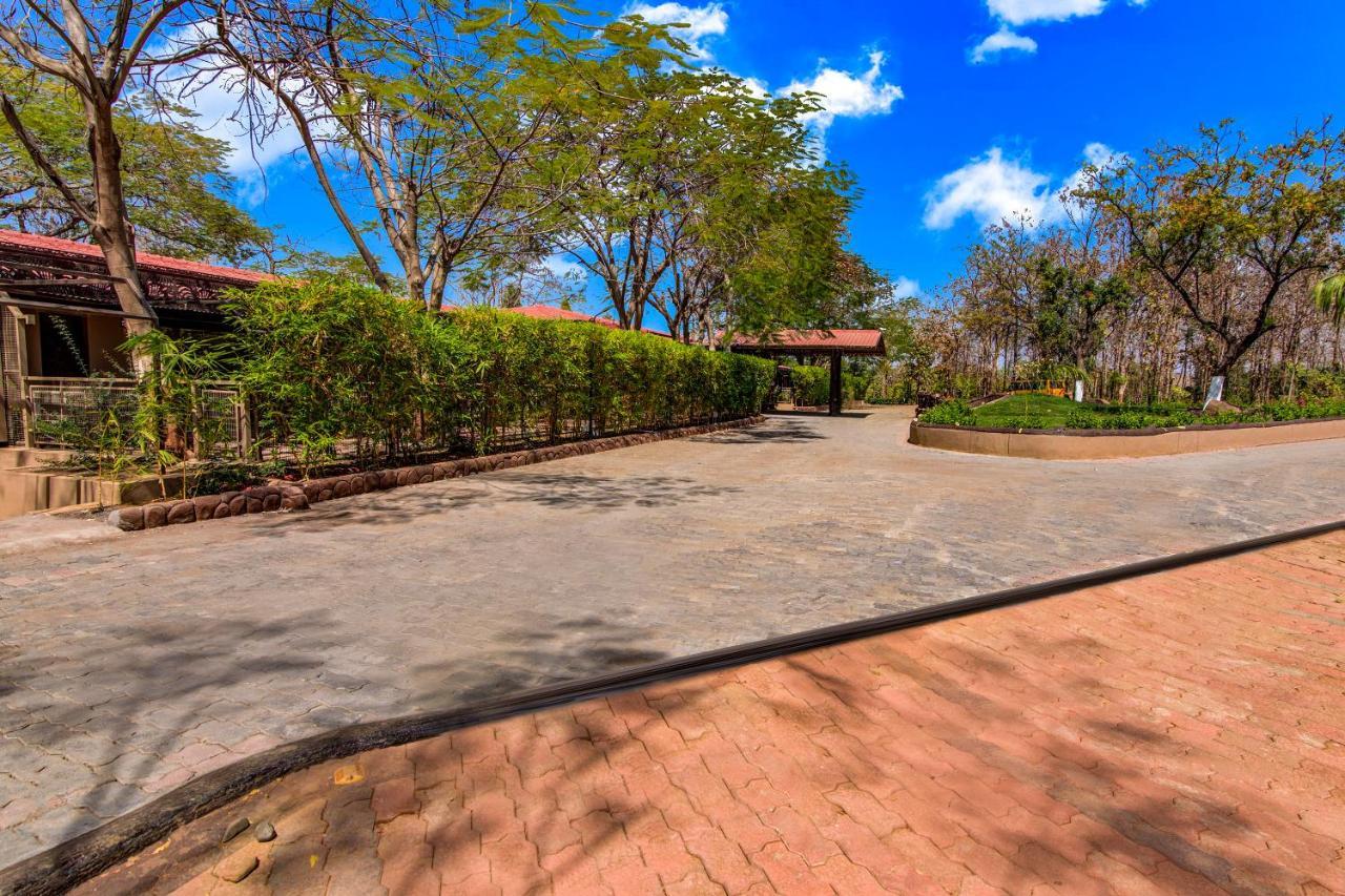 Club Mahindra Netrang Hotel Exterior foto